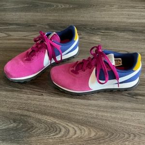 Nike size 7 tennis shoes